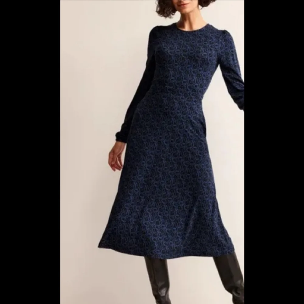 knee length black dress with 3 4 sleeves HH772X-S Plus Size Midi Babydoll 3/4 Sleeve Dress main image 0